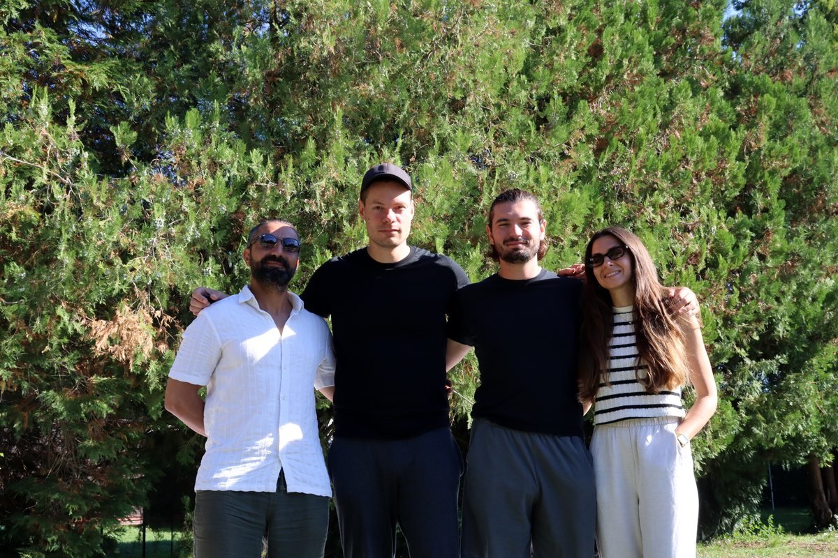 Jesús con el equipo internacional de formadores del curso